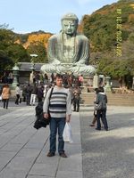 На фоне Будды
